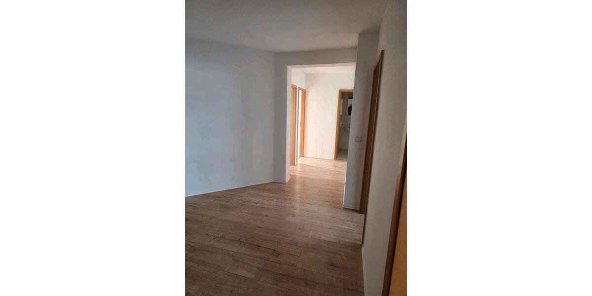 Etagenwohnung Werdau - 4 Zimmer, 101 m&sup2;, 125.000&euro; | Angebot:26061573