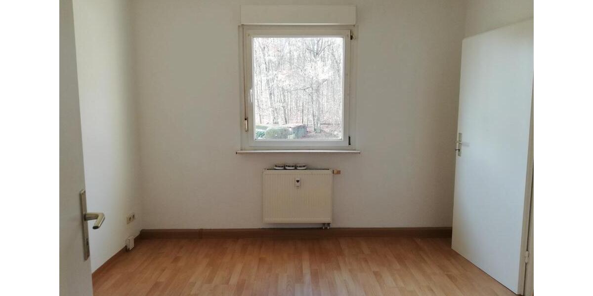 Erdgeschoßwohnung Schmölln - 4 Zimmer, 67 m&sup2;, 380&euro; | Angebot:26085941