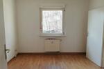 Erdgeschoßwohnung Schmölln - 4 Zimmer, 67 m&sup2;, 380&euro; | Angebot:26085941