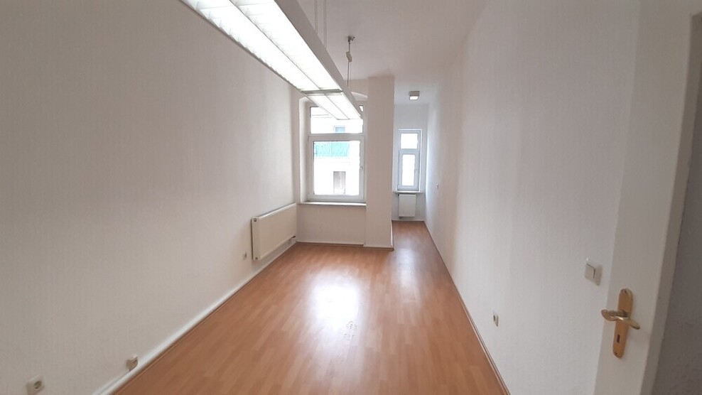 3-Zimmer-Wohnung 2. oder 3. OG, neu saniert, in ruhigem Wohnviertel Gera-Süd