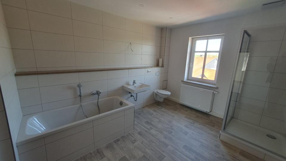 Etagenwohnung Schmölln - 4 Zimmer, 107 m&sup2;, 560&euro; | Angebot:26223221