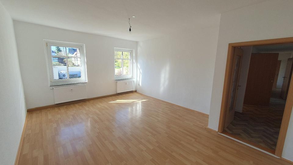 Etagenwohnung Schmölln - 4 Zimmer, 107 m&sup2;, 560&euro; | Angebot:26223221