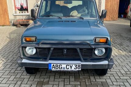Lada Niva 107.000 km 2.500 &euro; Meuselwitz 04610