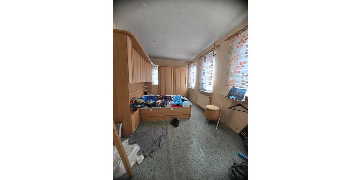 Etagenwohnung Meerane - 8 Zimmer, 180 m&sup2;, 45.000&euro; | Angebot:26757988