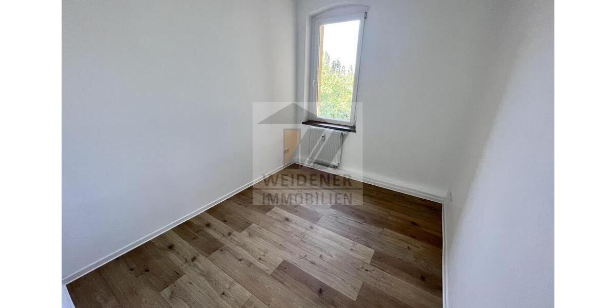 Sanierte 4-Raum-Wohnung mit Balkon und Einbauküche! 4 zimmer