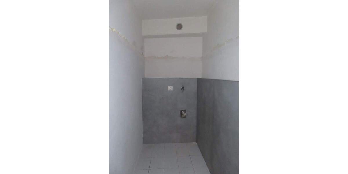 Kleine Gewerbeeinheit über 2 Etagen in Zeulenroda nach umfangreicher Sanierung zu vermieten 3 zimmer