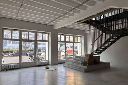 Büro in Berlin 8.636 € 395 m²