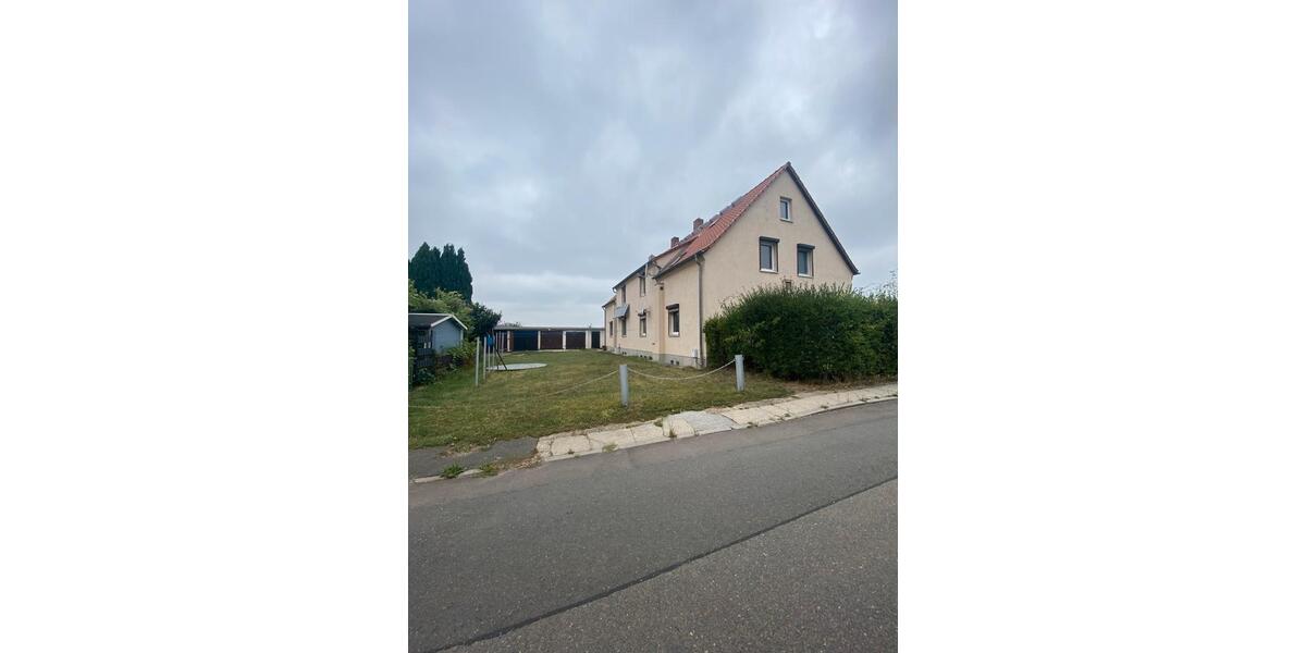 Doppelhaushälfte Teuchern - 7 Zimmer, 120 m&sup2;, 145.000&euro; | Angebot:25390631