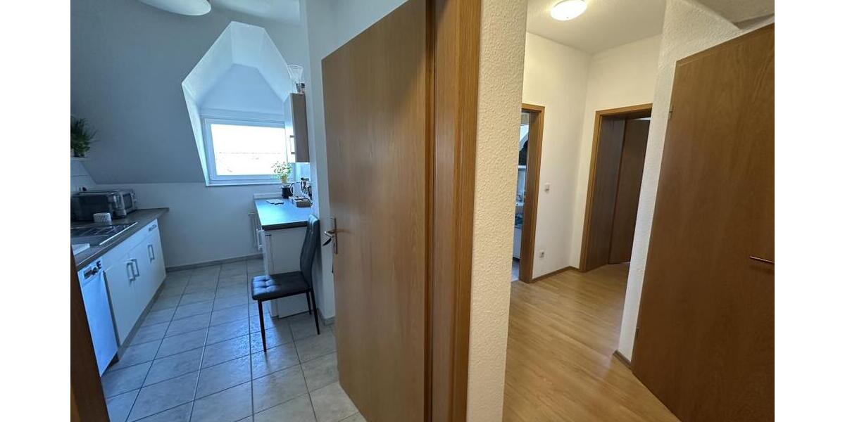 2 Raum DG-Wohnung - Bad mit Fenster, Wanne und Dusche - Dachgeschoßwohnung Gera Alt-Bieblach | Angebot:26233629