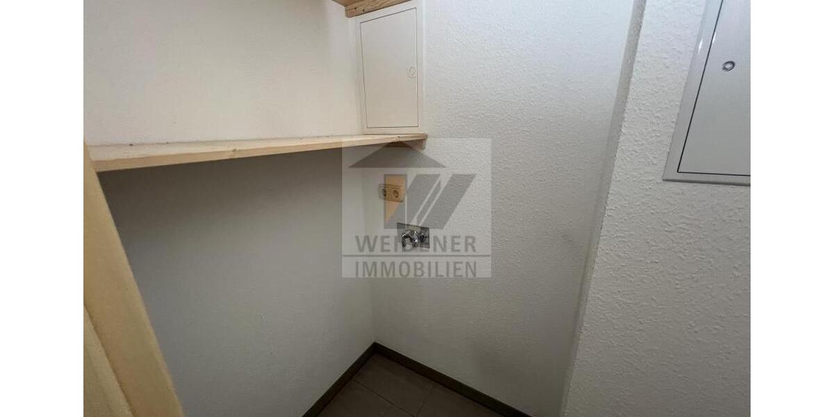 Moderne 3 Raum-Wohnung mit stylischem Bad mit Fenster, Dusche und Wanne. 3 zimmer