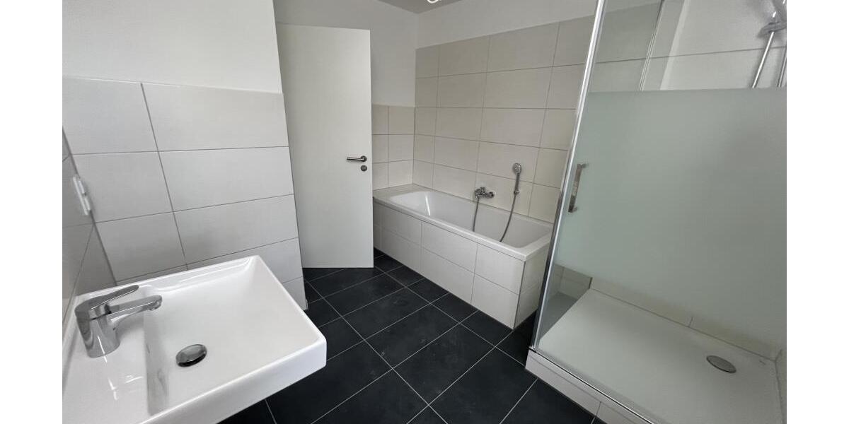 Erstbezug nach Sanierung: Exklusive 3 Zimmer Wohnung mit Balkon, Wanne und Dusche! - Etagenwohnung Gera Alt-Bieblach | Angebot:26248665