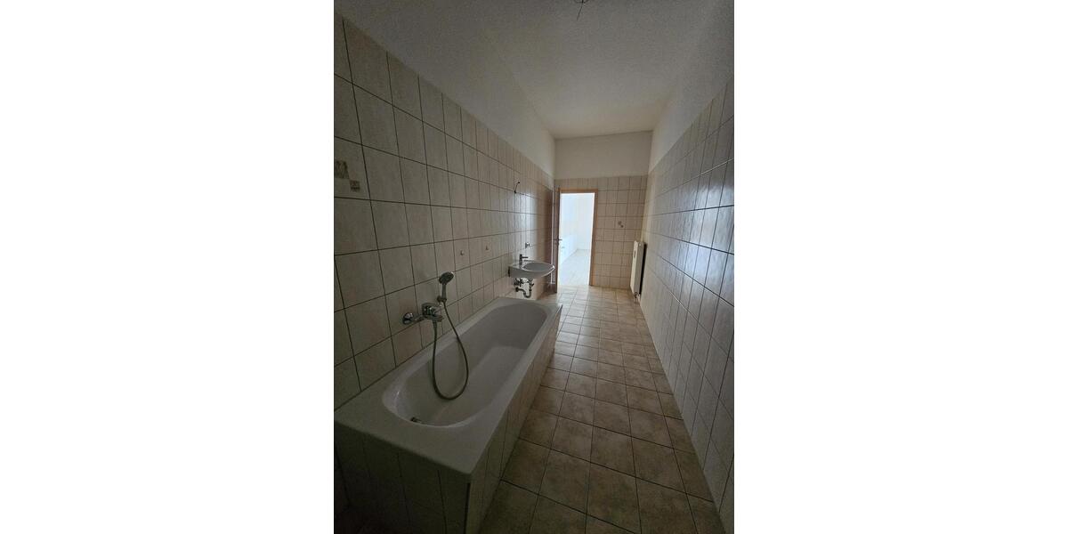 Erdgeschoßwohnung Crimmitschau - 4 Zimmer, 135 m&sup2;, 919&euro; | Angebot:24426878