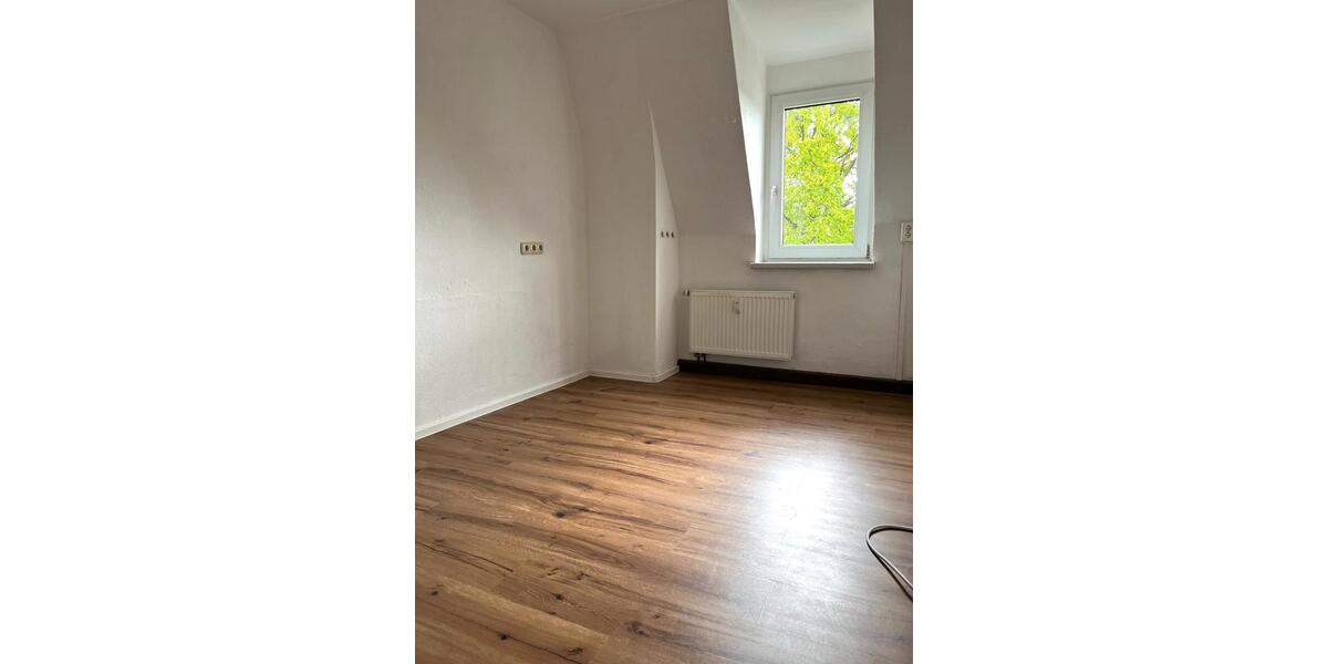 Dachgeschoßwohnung Crimmitschau - 3 Zimmer, 74 m&sup2;, 385&euro; | Angebot:26548284