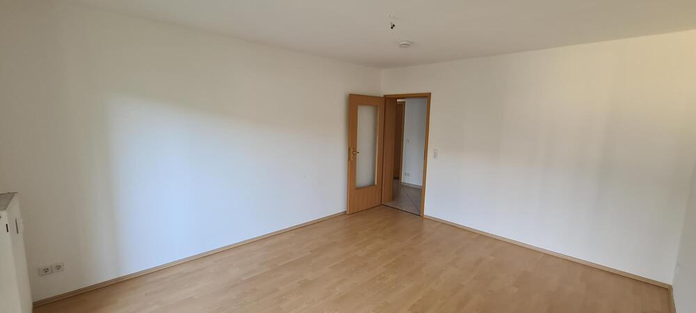 helle und kpl. sanierte ZweiZimmerwohnung im ruhigen grünen Umfeld