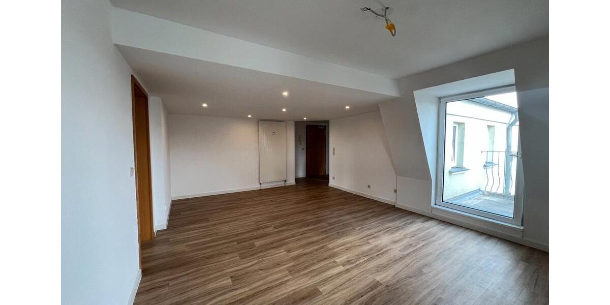 Dachgeschoßwohnung Gera Lusan - 2 Zimmer, 61 m&sup2;, 375&euro; | Angebot:26334851