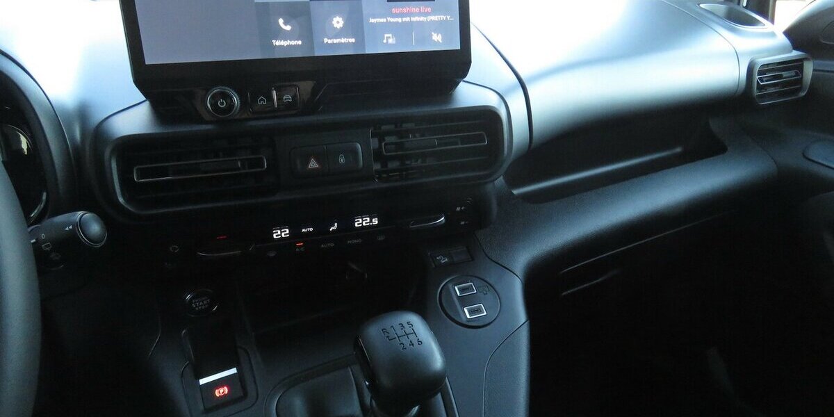 Fiat Doblo Maxi Kombi 130 AT / 7-Sitze + 10-Zoll Navi 10.280 km 27.965 &euro; Münchenbernsdorf 07589