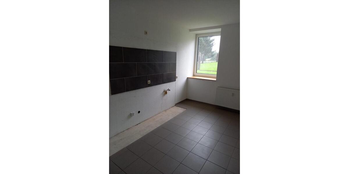 Erdgeschoßwohnung Teuchern - 2 Zimmer, 70 m&sup2;, 303&euro; | Angebot:24690916