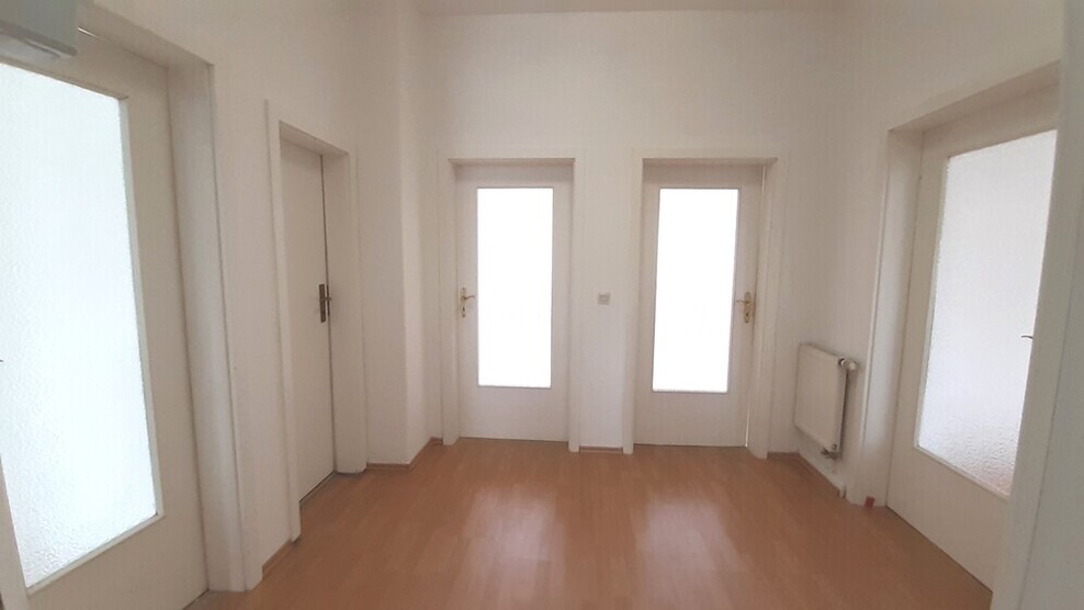3-Zimmer-Wohnung 2. oder 3. OG, neu saniert, in ruhigem Wohnviertel Gera-Süd