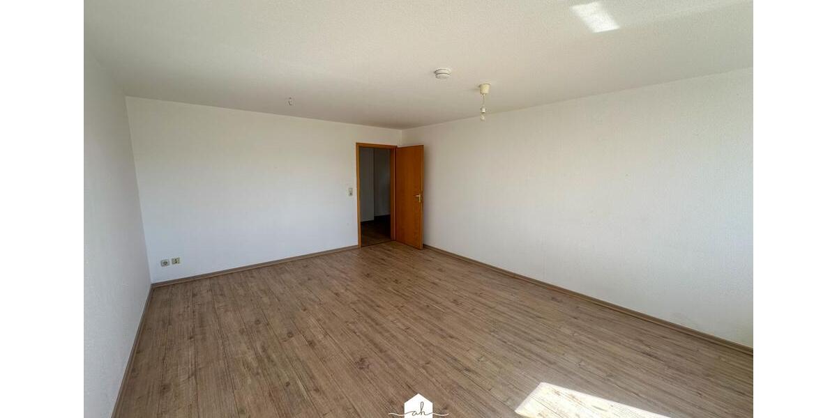 Dachgeschoßwohnung Gera - 3 Zimmer, 81 m&sup2;, 420&euro; | Angebot:26440892