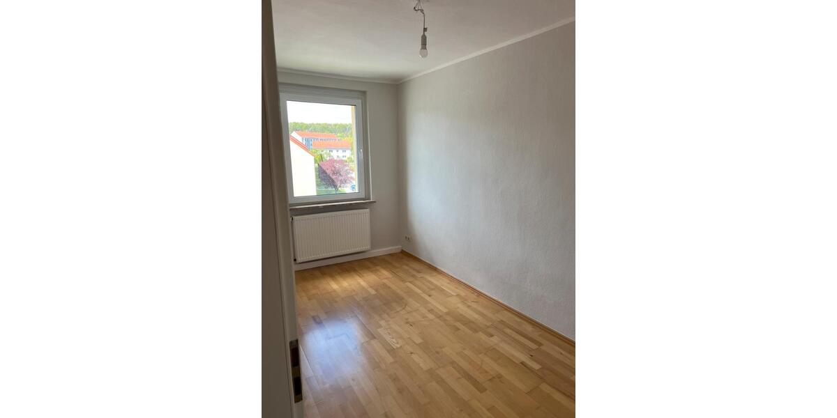 Dachgeschoßwohnung Altenburg - 3 Zimmer, 58 m&sup2;, 55.000&euro; | Angebot:27017040