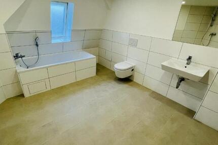 **Ihr neues Zuhause wartet: 4-Raum-Wohnung mit Komfort-Badezimmer und großzügigem Wohnambiente!** - Wohnung Gera Alt-Bieblach | Angebot:26876574