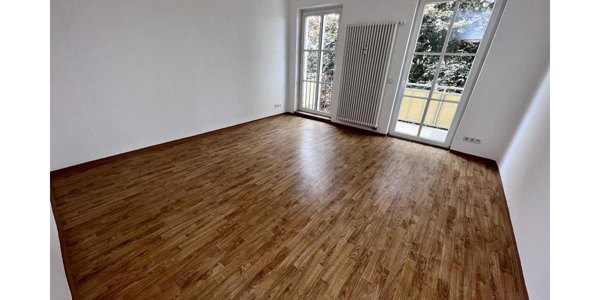 Modernes Bad und Balkon - 4 Raum Wohnung mit Wanne und Dusche zu vermieten! - Etagenwohnung Gera Alt-Bieblach | Angebot:27224966