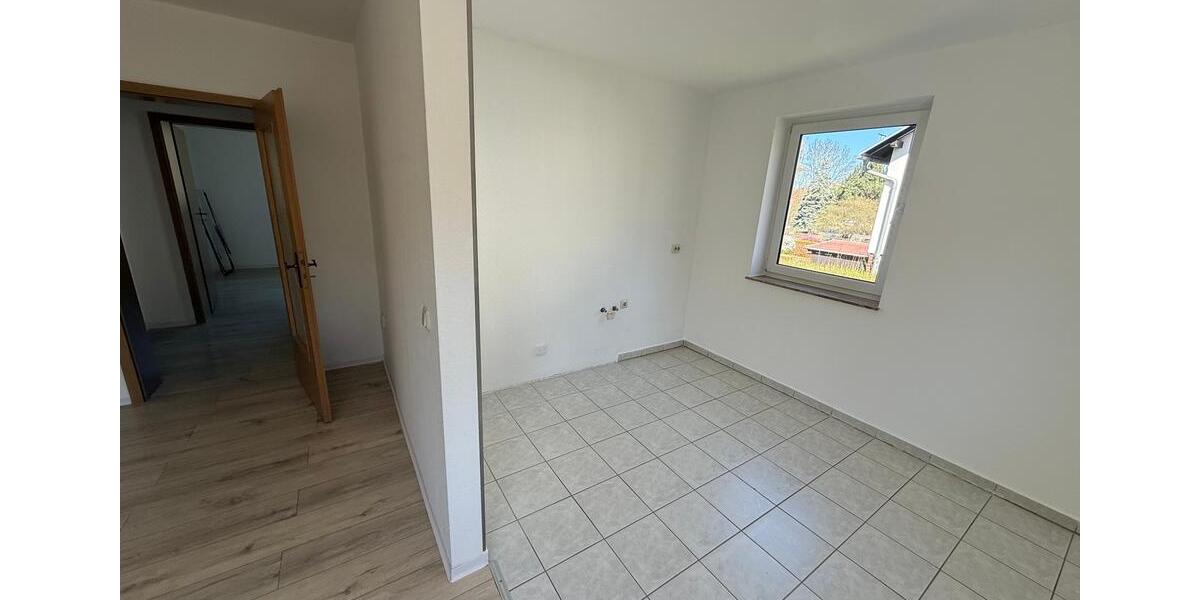 Etagenwohnung Weida - 2 Zimmer, 52 m&sup2;, 315&euro; | Angebot:26072433