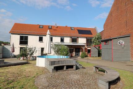 Großzügiges Einfamilienhaus mit Garten und Spielparadies