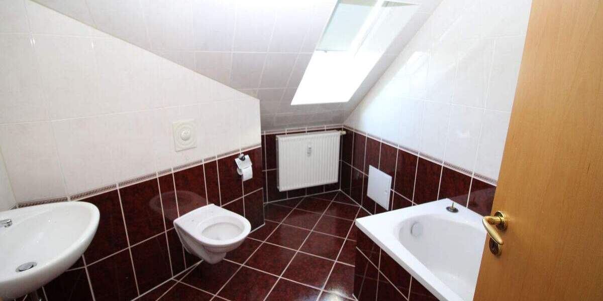 Etagenwohnung Crimmitschau - 3 Zimmer, 76 m&sup2;, 499&euro; | Angebot:25745326