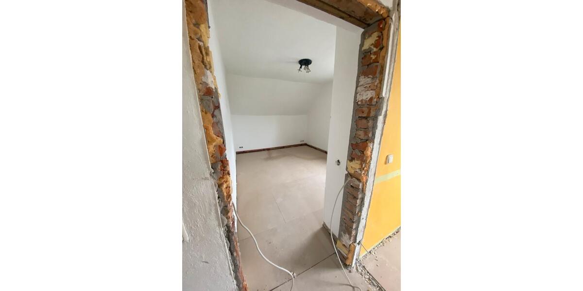 Doppelhaushälfte Teuchern - 7 Zimmer, 120 m&sup2;, 115.000&euro; | Angebot:27261997