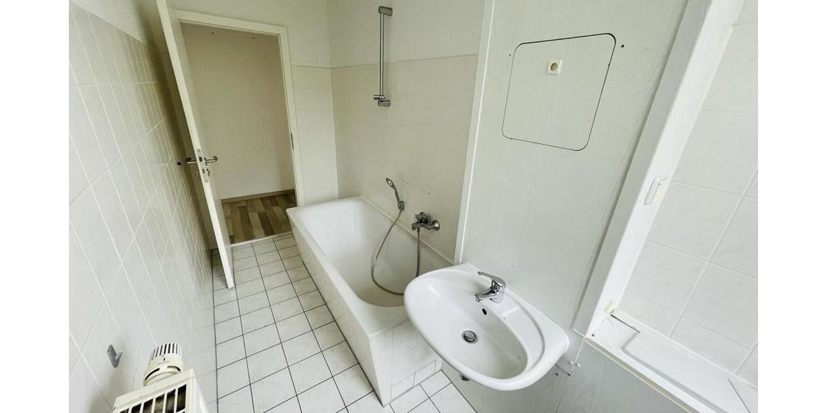 Gera-Langenberg! 4 Raum Whg. mit Balkon, Bad mit Wanne! Nähe AMAZON! - Etagenwohnung Gera Langenberg | Angebot:26882423