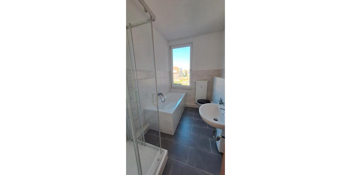 Etagenwohnung Crimmitschau - 3 Zimmer, 76 m&sup2;, 450&euro; | Angebot:26407556