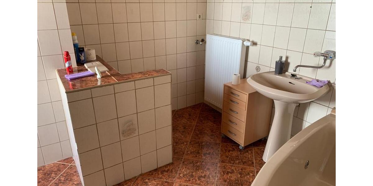 Reihenhaus Werdau - 9 Zimmer, 180 m&sup2;, 87.000&euro; | Angebot:25900449