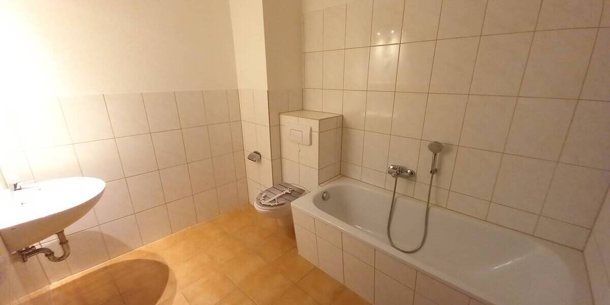 Etagenwohnung Crimmitschau - 3 Zimmer, 100 m&sup2;, 550&euro; | Angebot:26187736