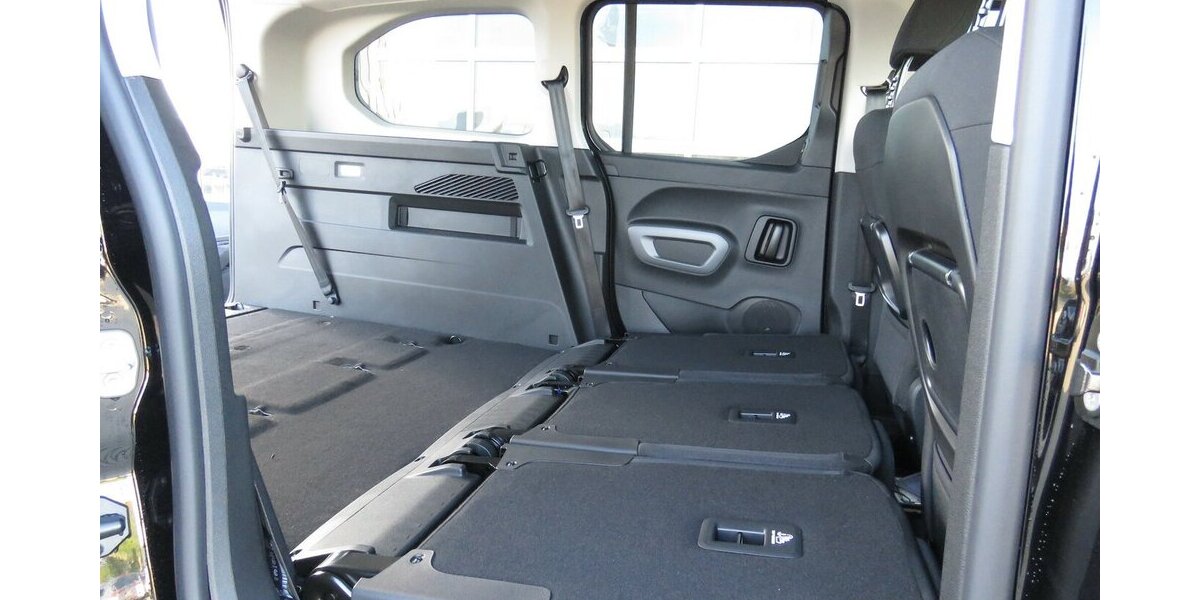 Fiat Doblo Maxi Kombi 130 AT / 7-Sitze + 10-Zoll Navi 10.280 km 27.965 &euro; Münchenbernsdorf 07589