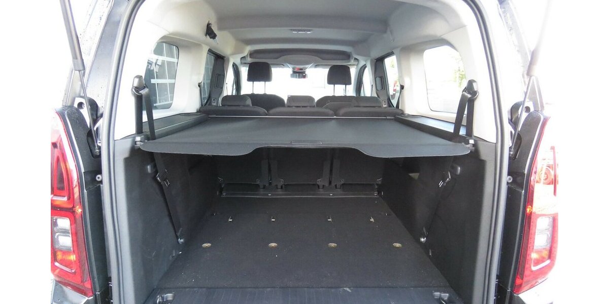 Fiat Doblo Maxi Kombi 130 AT / 7-Sitze + 10-Zoll Navi 10.280 km 27.965 &euro; Münchenbernsdorf 07589