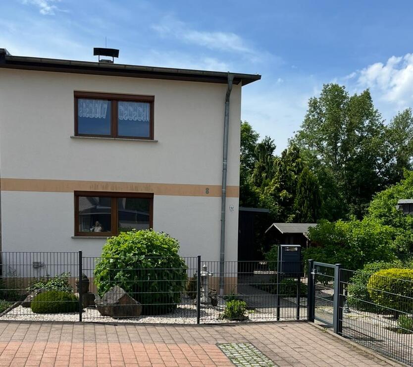 Neu renovierte Doppelhaushälfte zu vermieten