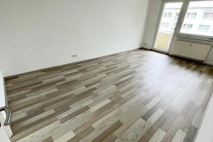 Gera-Langenberg! 4 Raum Whg. mit Balkon, Bad mit Wanne! Nähe AMAZON! - Wohnung Gera Langenberg | Angebot:26882423