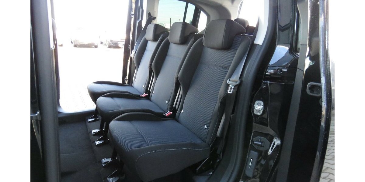 Fiat Doblo Maxi Kombi 130 AT / 7-Sitze + 10-Zoll Navi 10.280 km 27.965 &euro; Münchenbernsdorf 07589