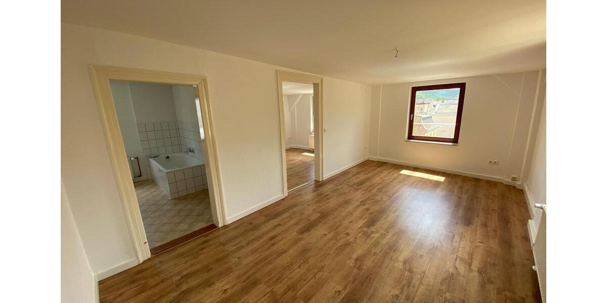 Dachgeschoßwohnung Greiz - 2 Zimmer, 68 m&sup2;, 340&euro; | Angebot:26462523