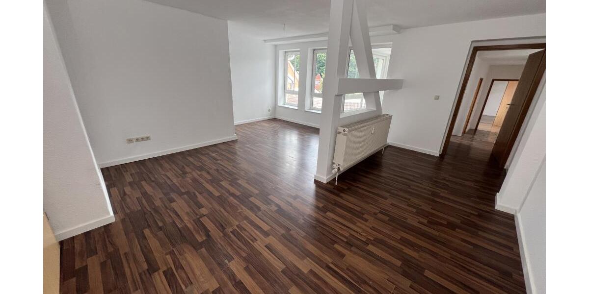 Renovierte 4 Zimmer Wohnung mit neuer Einbauküche im Herzen von Weida! - Dachgeschoßwohnung Weida Liebsdorf | Angebot:26146306