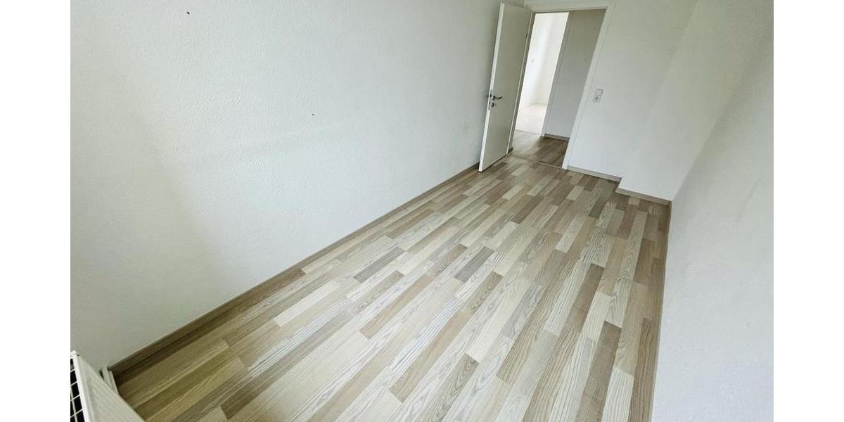 Gera-Langenberg! 4 Raum Whg. mit Balkon, Bad mit Wanne! Nähe AMAZON! - Etagenwohnung Gera Langenberg | Angebot:26882423