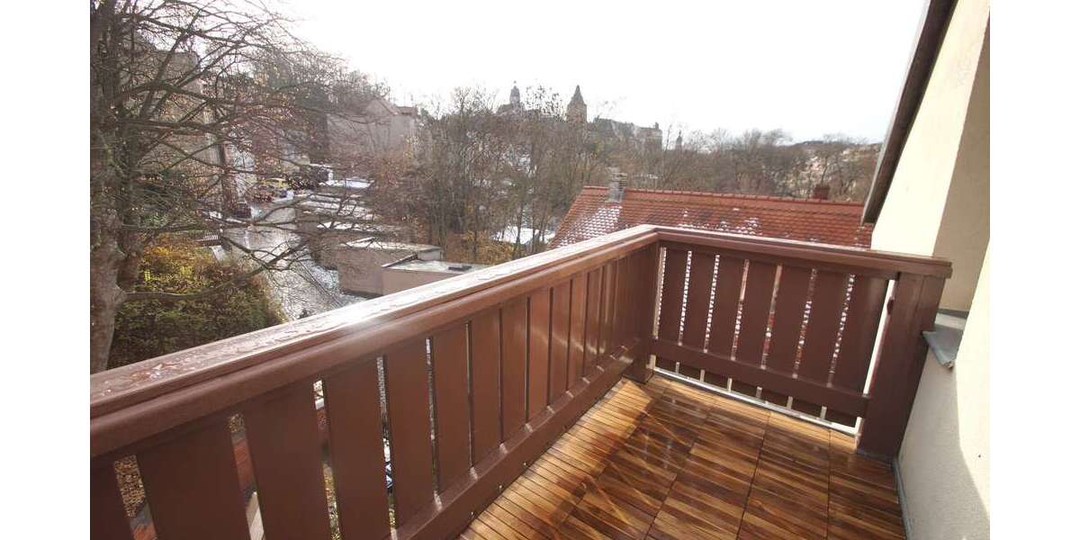 2-Zimmer-DG-Wohnung mit BALKON, offene Küche, Badewanne - frisch renoviert 2 zimmer