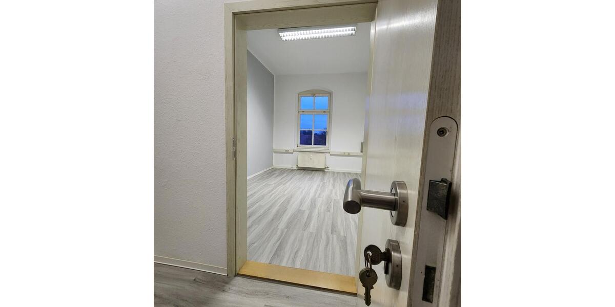 Büroeinheit zu vermieten – ruhig arbeiten in Ronneburg zimmer