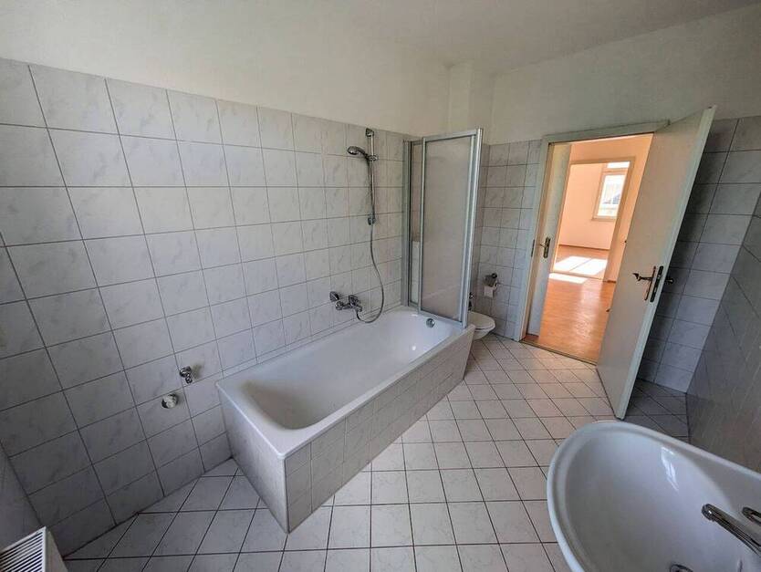 ++ gemütliche 2-Raum-Wohnung mit Wohnküche in zentraler Lage, nahe am Schwanenteich ++