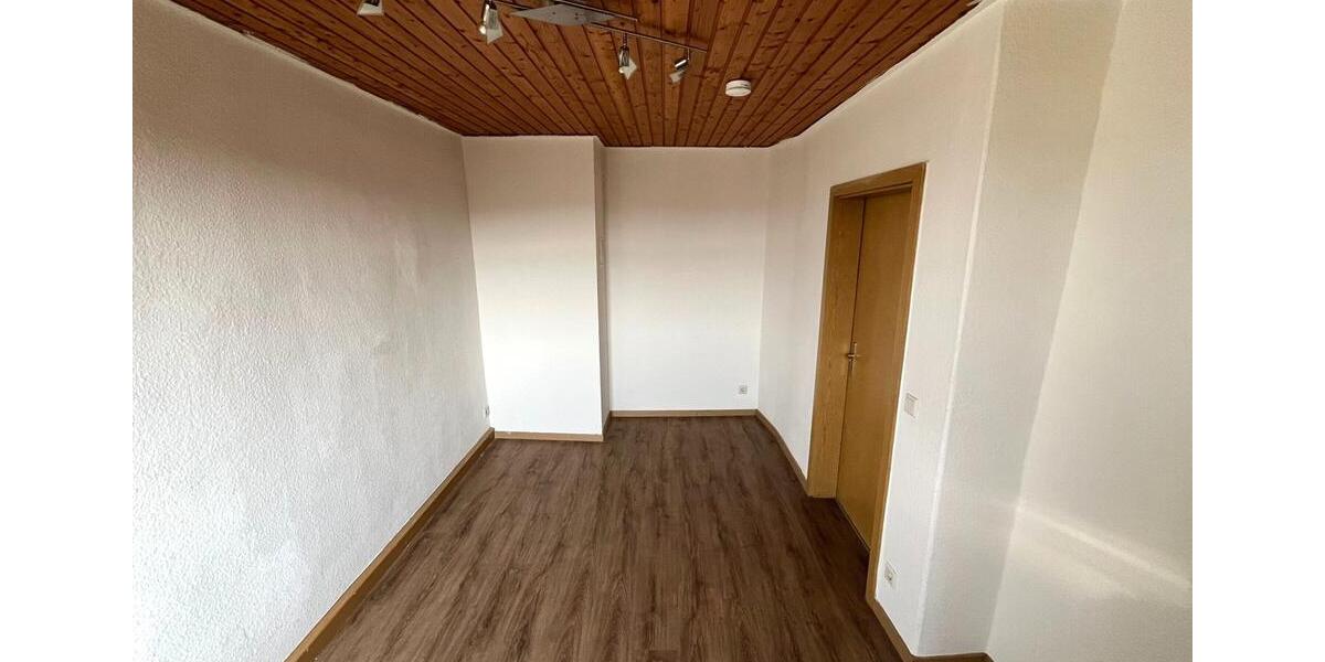 Dachgeschoßwohnung Gera Alt-Taubenpreskeln - 2 Zimmer, 38 m&sup2;, 200&euro; | Angebot:25782685