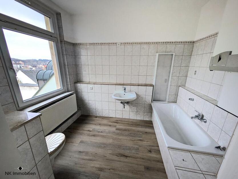 ++ attraktive, renovierte 3-Raum Wohnung in zentraler Lage, direkt am Markt in Meerane ++