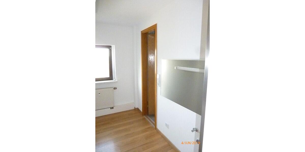 Dachgeschoßwohnung Greiz - 2.5 Zimmer, 60 m&sup2;, 200&euro; | Angebot:26634661