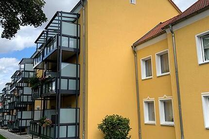 Große 2-R-Wohnung mit Balkon zu vermieten zimmer