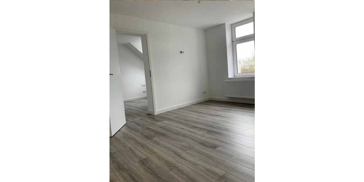 Dachgeschoßwohnung Werdau - 5 Zimmer, 145 m&sup2;, 1.200&euro; | Angebot:25965282